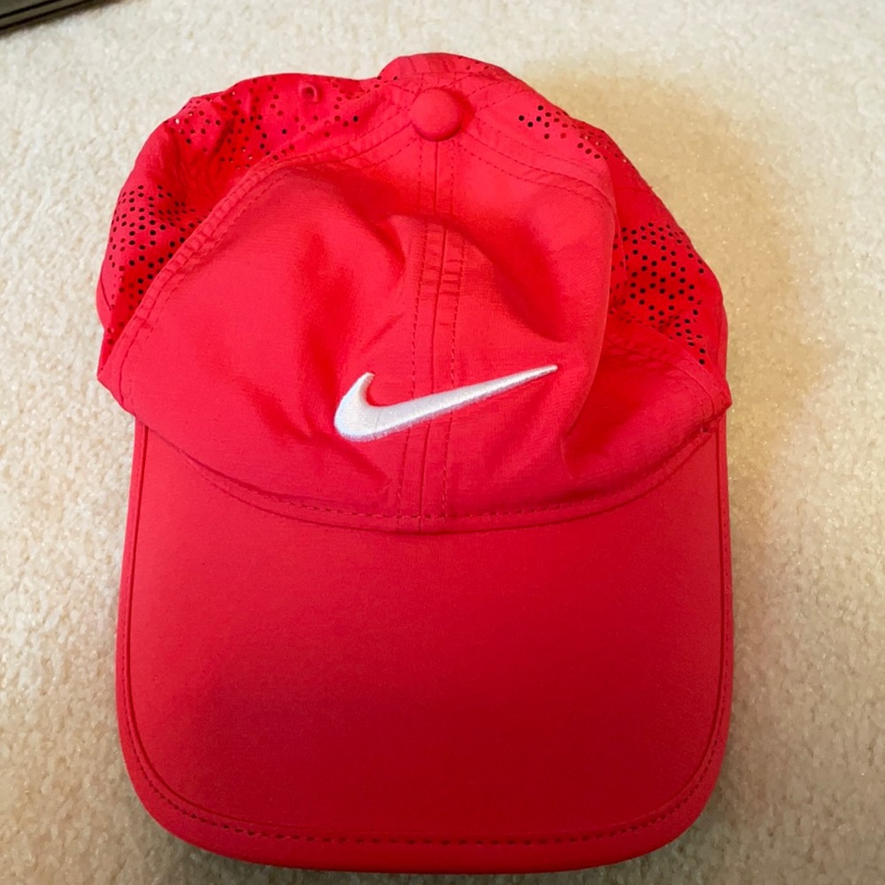 Nike Golf Woman’s pink hat